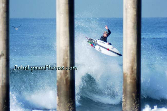 058 Surfing Throught The Huntington Beach Pier