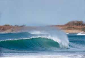 Surfing Playa Avellanas - Costa Rica